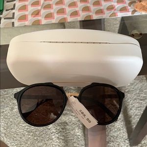 NWT Burberry aviator type sunglasses!!